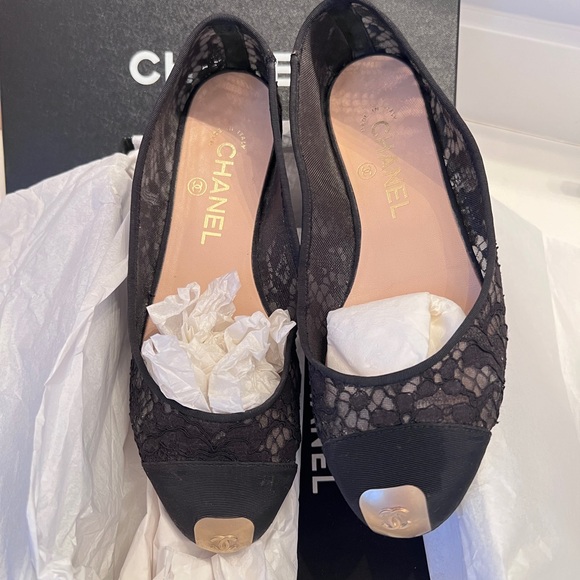 🩷SOLD🩷Used Chanel lace summer flats - Picture 4 of 7